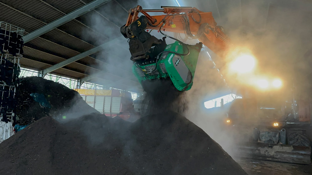 Boerderij- en bladcompost ontdoen van plastic met de MGM GS50-12